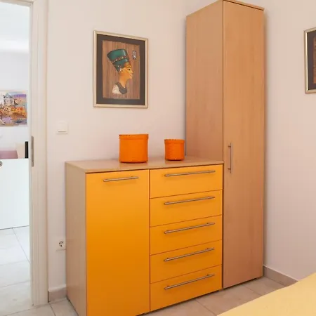 Apartment Bura 1 *