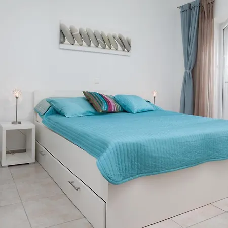 Bura 1 Apartment *