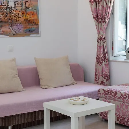 Bura 1 Apartment *