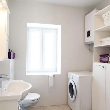 Bura 1 * Makarska